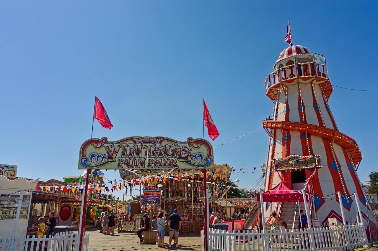 Superb Caravan At Seawick Holiday Park, Sleeps 8 Ref 27202Sw Clacton-on-Sea Εξωτερικό φωτογραφία