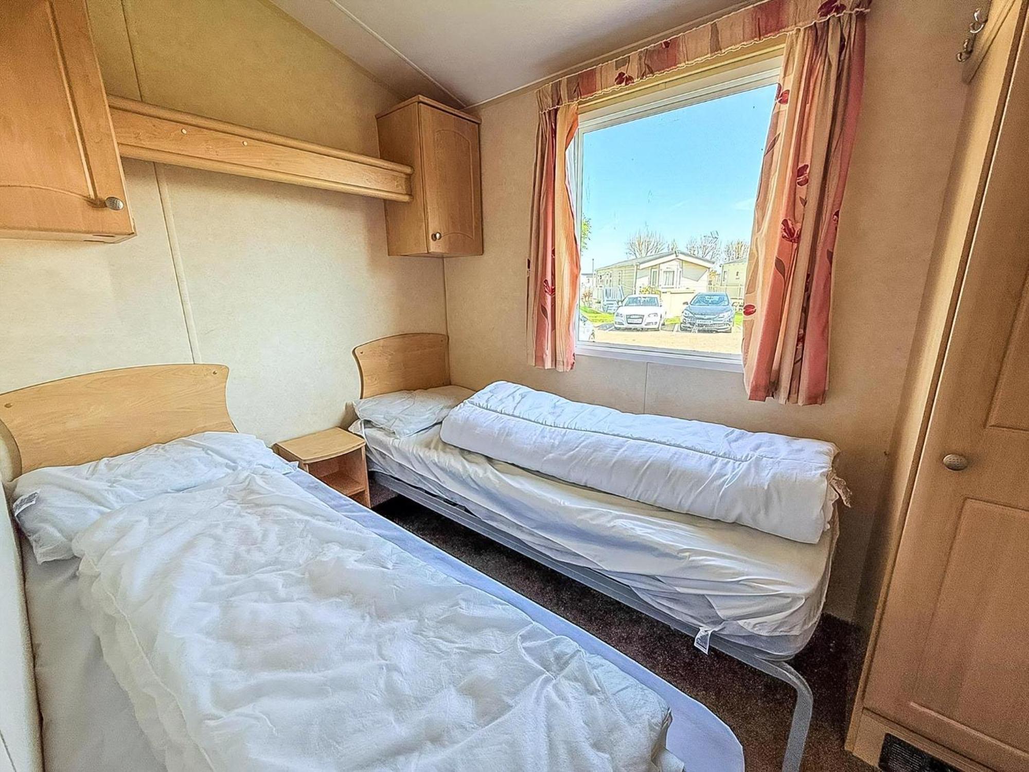 Superb Caravan At Seawick Holiday Park, Sleeps 8 Ref 27202Sw Clacton-on-Sea Εξωτερικό φωτογραφία