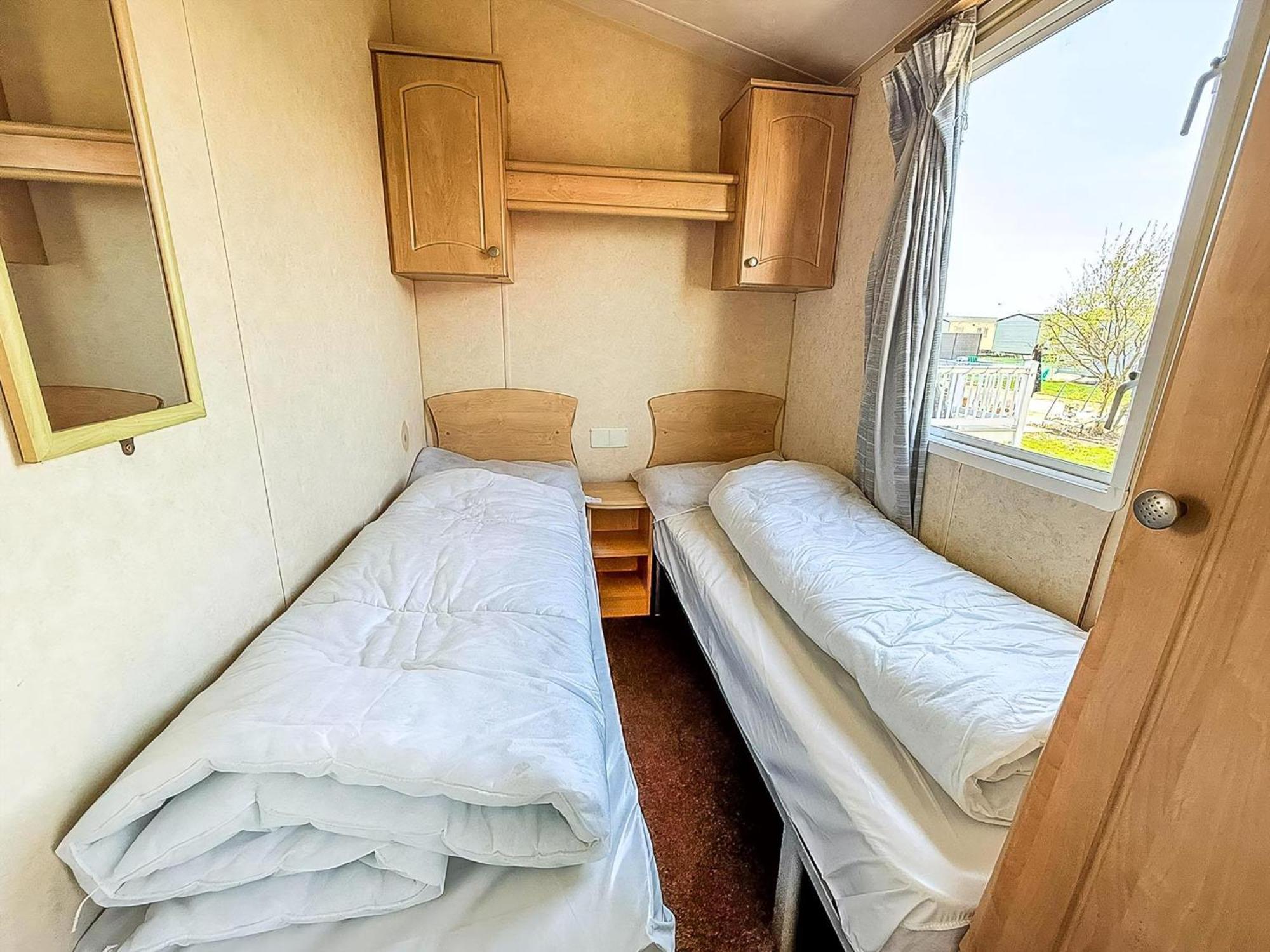 Superb Caravan At Seawick Holiday Park, Sleeps 8 Ref 27202Sw Clacton-on-Sea Εξωτερικό φωτογραφία