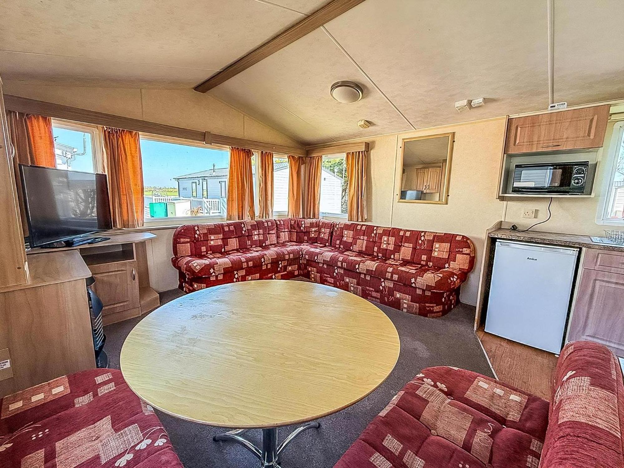 Superb Caravan At Seawick Holiday Park, Sleeps 8 Ref 27202Sw Clacton-on-Sea Εξωτερικό φωτογραφία
