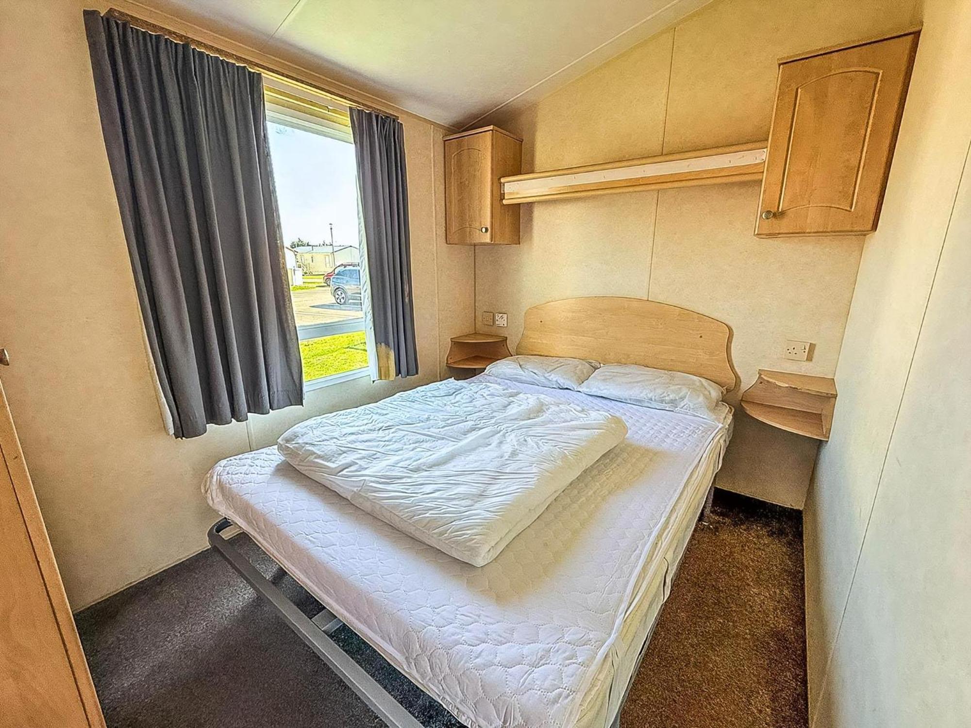 Superb Caravan At Seawick Holiday Park, Sleeps 8 Ref 27202Sw Clacton-on-Sea Εξωτερικό φωτογραφία