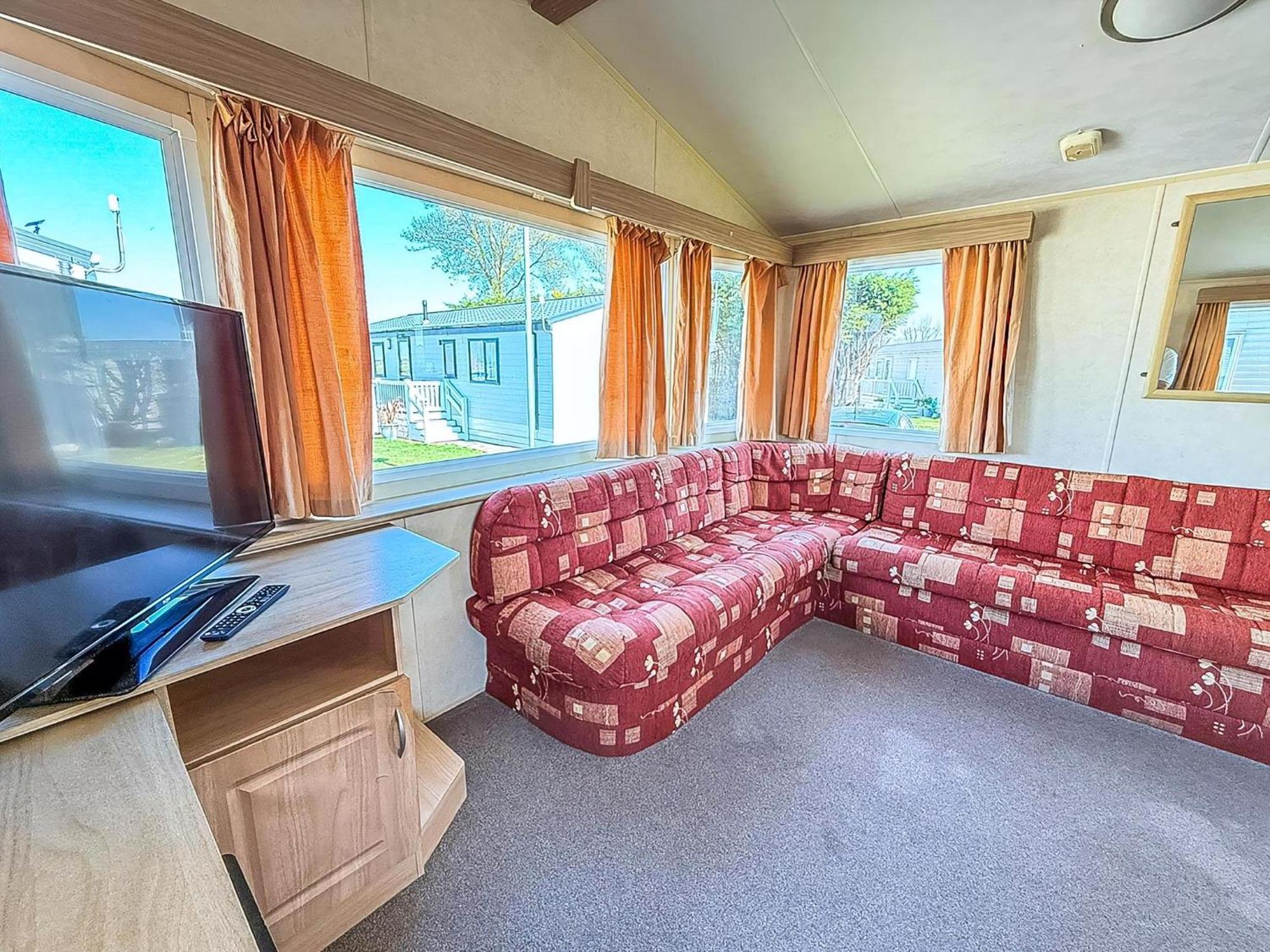 Superb Caravan At Seawick Holiday Park, Sleeps 8 Ref 27202Sw Clacton-on-Sea Εξωτερικό φωτογραφία
