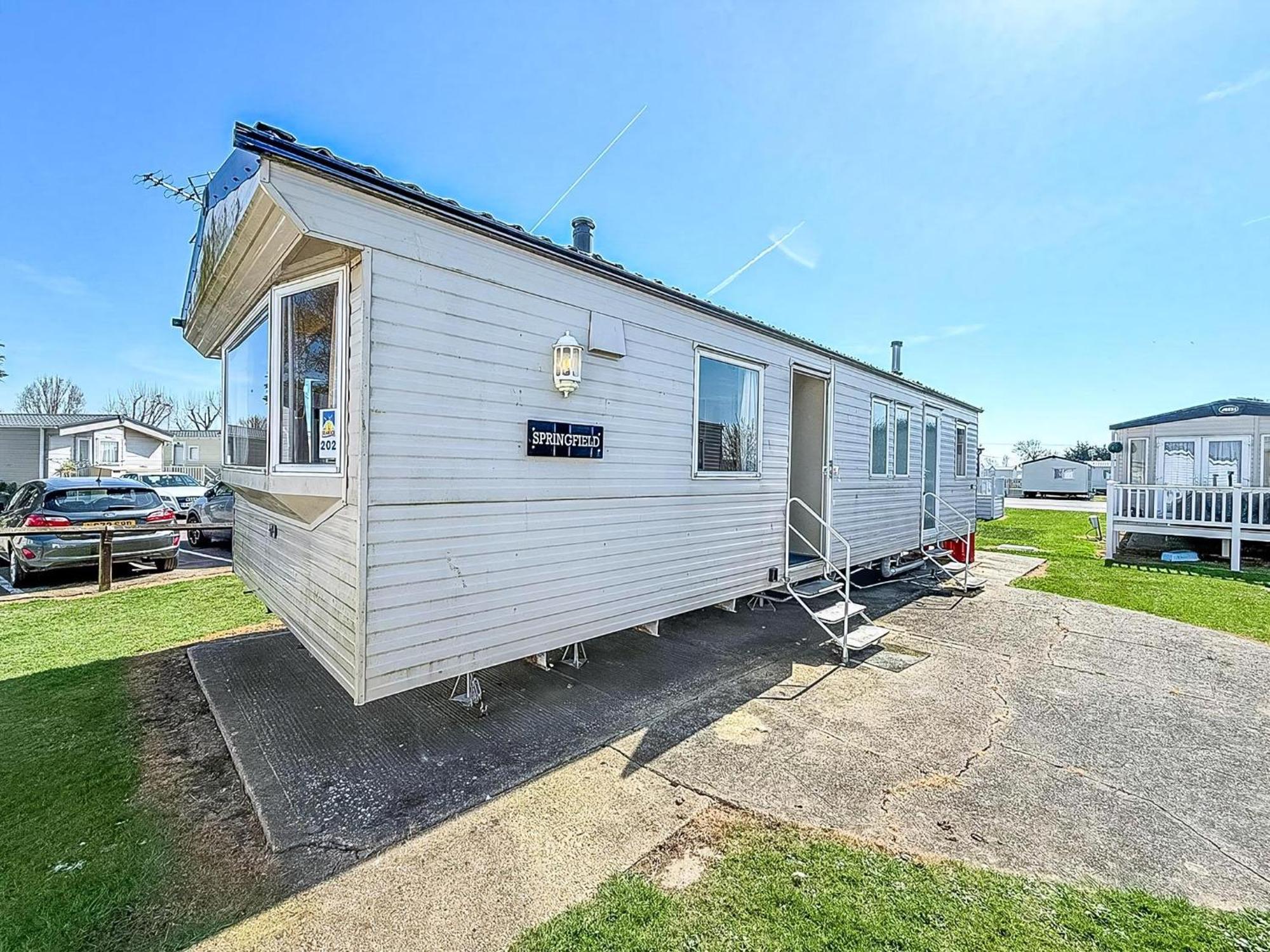 Superb Caravan At Seawick Holiday Park, Sleeps 8 Ref 27202Sw Clacton-on-Sea Εξωτερικό φωτογραφία