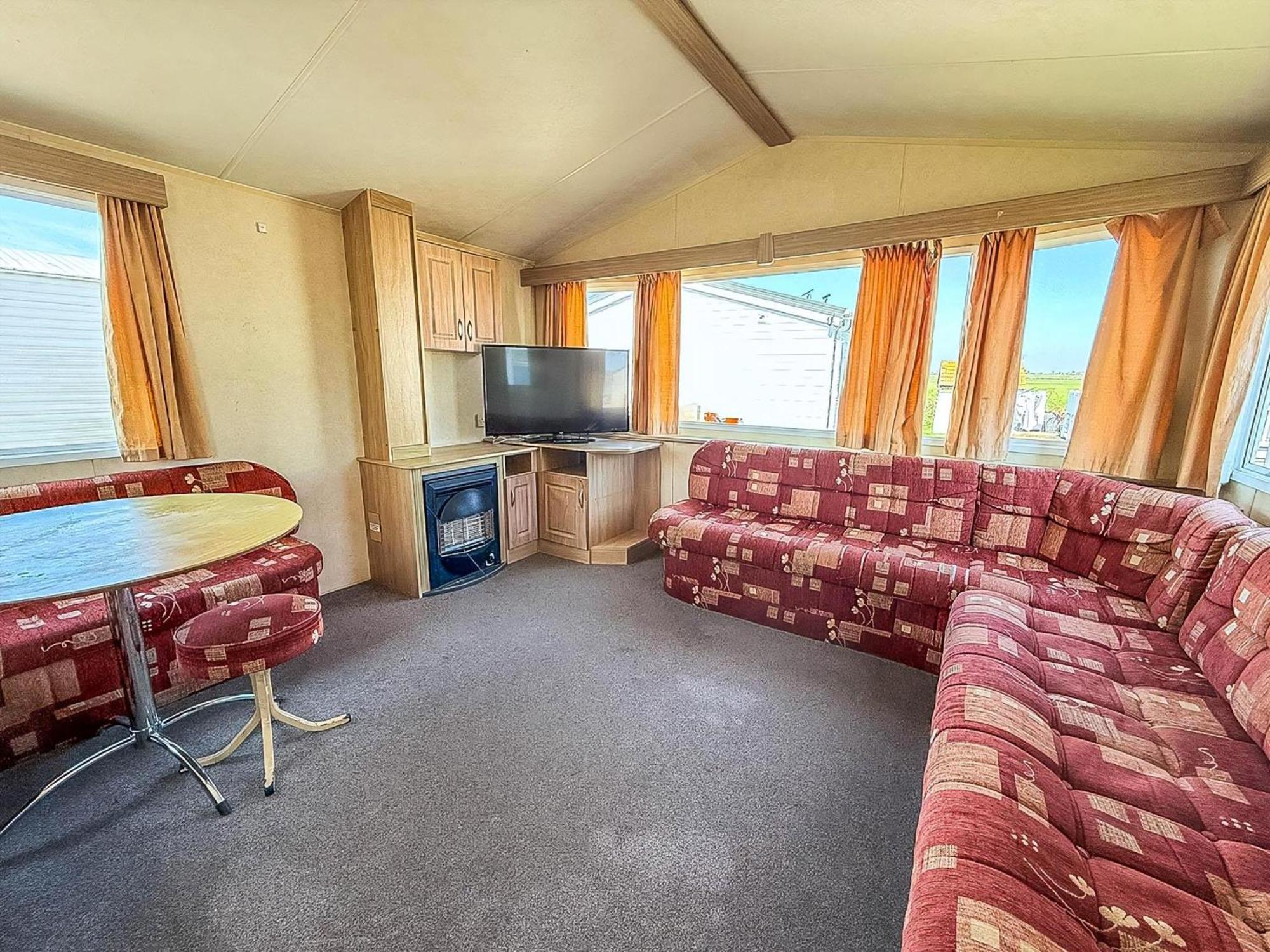 Superb Caravan At Seawick Holiday Park, Sleeps 8 Ref 27202Sw Clacton-on-Sea Εξωτερικό φωτογραφία